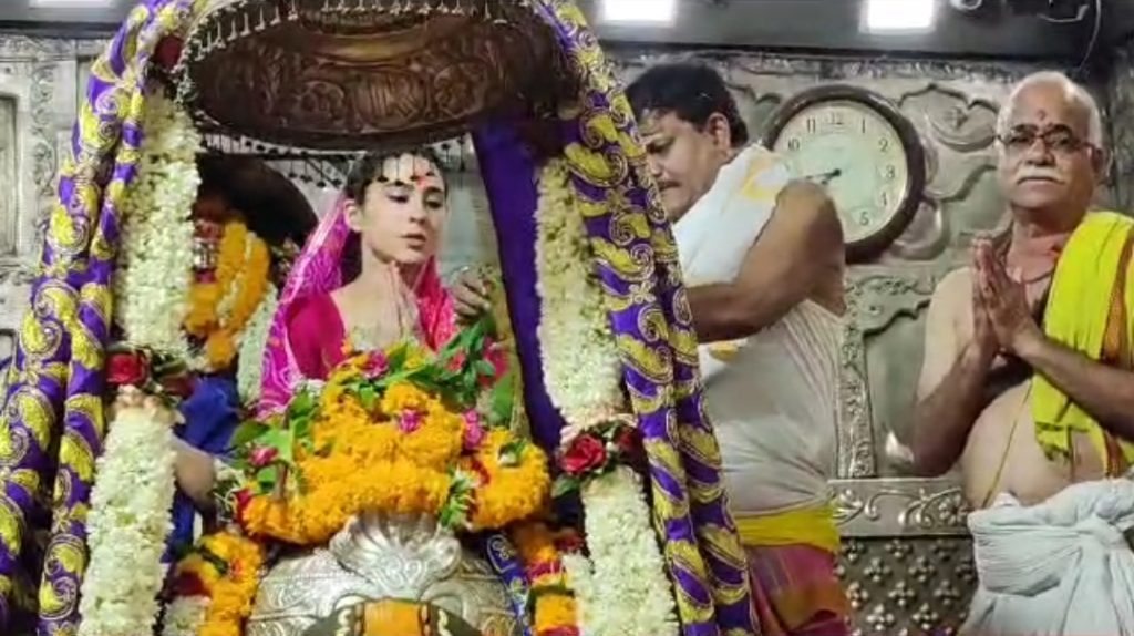 महाकाल के दरबार में फिर क्यों पहुंची फ़िल्म स्टार सारा अली खान Screenshot 20230625 102440 01 - The News Chakra