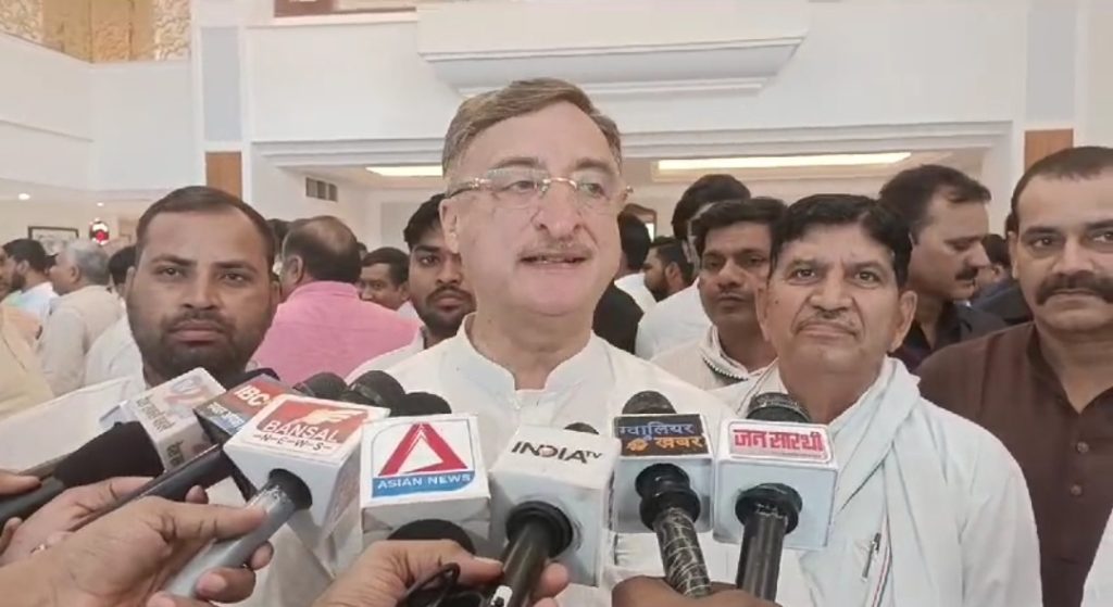 कांग्रेस सांसद विवेक तन्खा ने दल बदल को लेकर बताई ऐसी बात कहा वहां सौ साल में एक भी नेता दलबदल कर चुनाव नही लड़ा, इनका 48 घण्टे में बदल जाता है विचार 1015106042 - The News Chakra