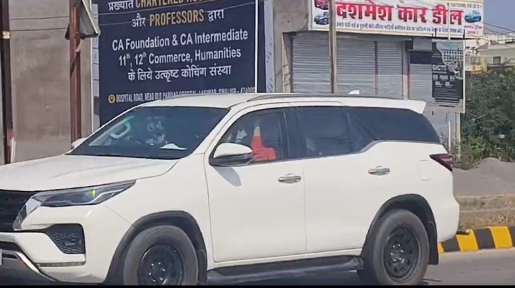 संघ प्रमुख पहुंचे ग्वालियर, आखिर पांच दिन क्यो रुकेंगे वे ग्वालियर ? 1015180434 - The News Chakra