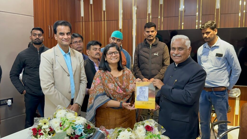 कलेक्टर रुचिका चौहान का आइकॉम पर हुआ सम्मान IMG 20241124 WA0057 - The News Chakra
