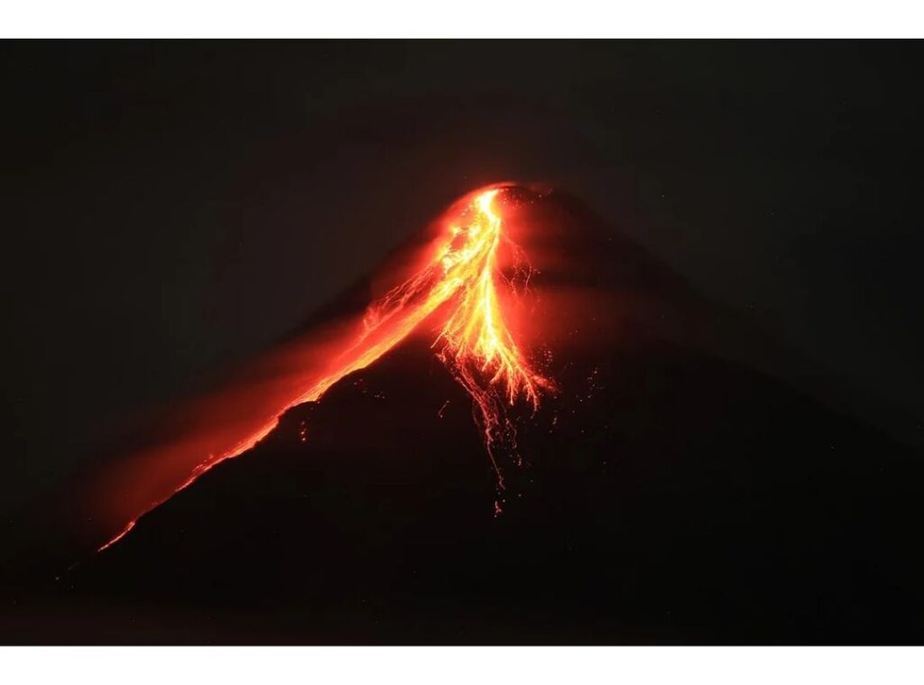 philippines mayon volcano eruption